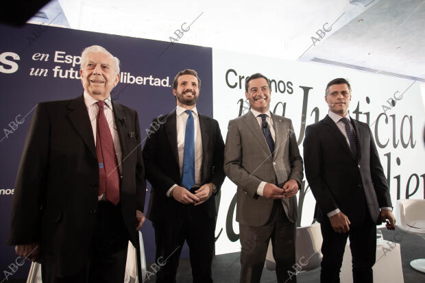 Juan Manuel Moreno participa en la mesa de debate 'Libertad frente al populismo,...