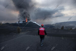 Reportaje a 300 metros del volcán de Cumbre Vieja