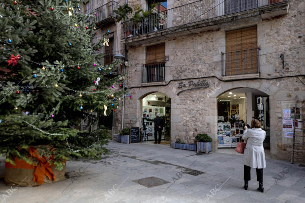 La localidad ampurdanesa inaugura siete librerías en el marco del proyecto...