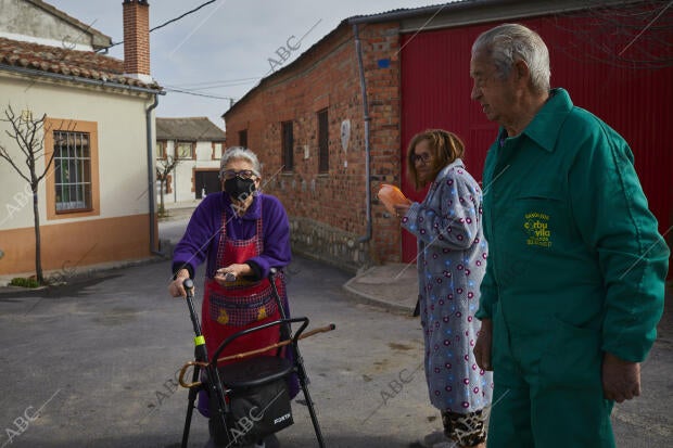 Esta población de menos de 100 habitantes sufrió una tasa de mortalidad de las...