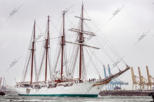 El buque escuela Juan Sebastíán de Elcano vuelve a Barcelona luego de 18 años