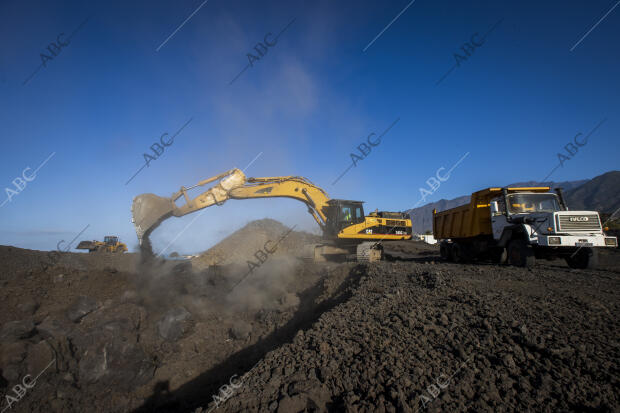 Zona de trabajos en La Laguna para abrir las carreteras LP-213 a Puertyo Naos y...