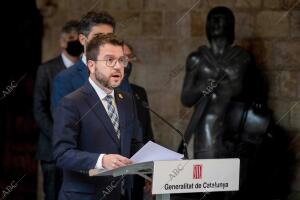 El presidente Pere Aragonés comparece junto al vicepresidente Jordi Puirgnero y...