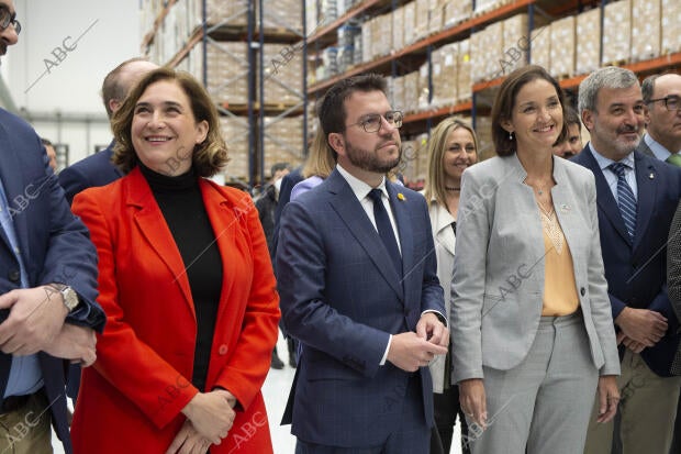 La ministra de Industria, Comercio y Turismo, Reyes Maroto, y el presidente de...