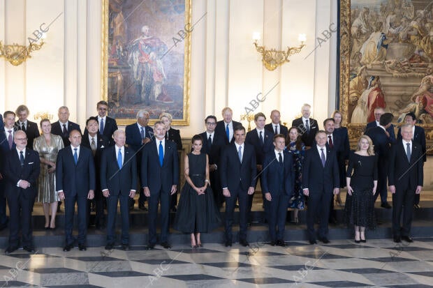 Foto de familia de los presidentes de los países miembros de la OTAN/NATO previa...