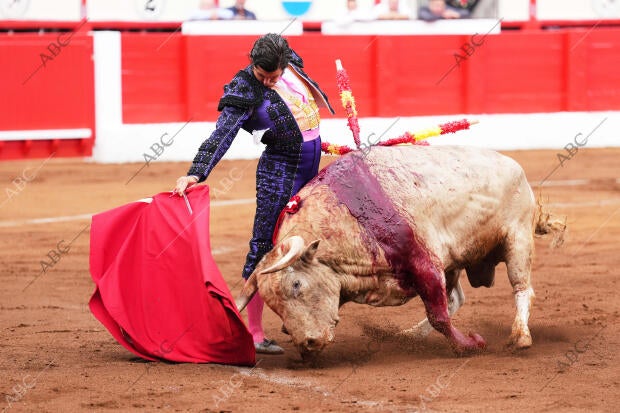 Morante de la Puebla en un derechazo al jabonero cuarto