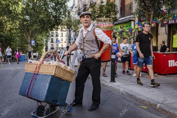 Barquillero en las fiestas de San Cayetano en la Plaza del Cascorro