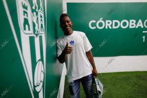 Presentación del nuevo jugador del Córdoba, Cedric