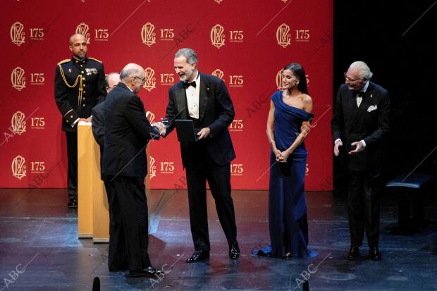 Sus Majestados los Reyes presiden el acto de celebración del 175 aniversario del...