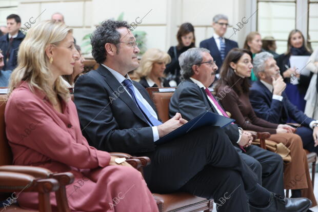 La vicepresidenta Yolanda Díaz, junto a la ministra de Justicia Pilar Llop y el...