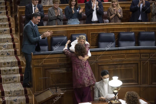 El presidente del Gobierno, Pedro Sánchez, asiste a la votación para la...