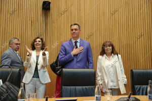 El presidente del gobierno Pedro Sánchez preside la reunión de diputados y...
