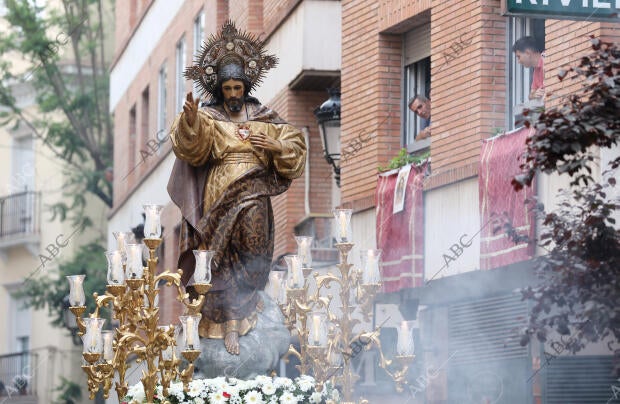 Procesión del Sagrado Corazón de Jesús desde la iglesia de San Hipólito