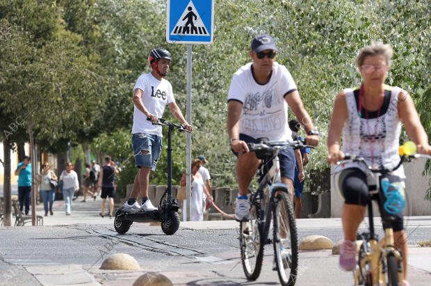 Reportaje sobre patinetes electrónicos en la ciudad