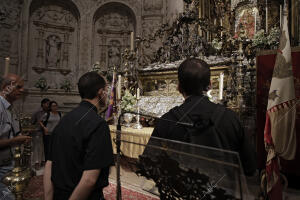 Apertura de la urna de San Fernando, en la Capilla Real de la Catedral de...