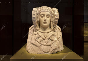 Dama de Elche en el museo arqueológico Nacional (Man)