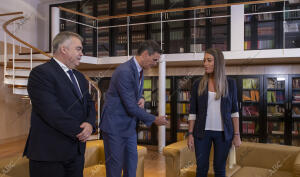 El candidato del Psoe Pedro Sánchez y Santos Cerdán se Reúnen con la portavoz de...