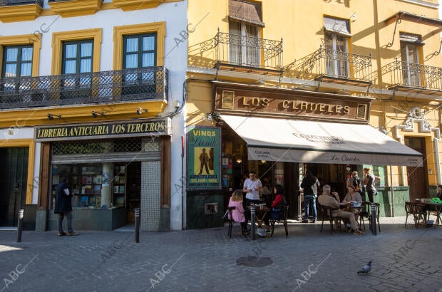 Veladores en la plaza de los Terceros