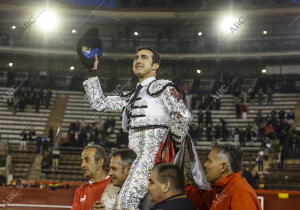 El Fandi sale a hombros en la corrida de toros de la Feria de Fallas