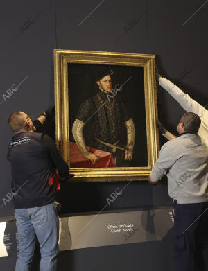 Colocación del cuadro de Antonio Moro, retrato de Felipe II, en el Real Museo de...