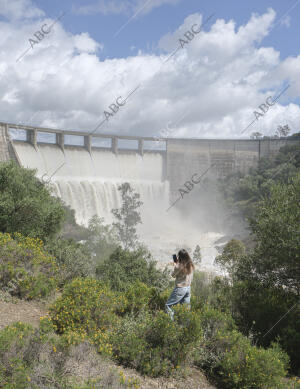 Pantano del Gergal desembalsando agua después de las últimas lluvias