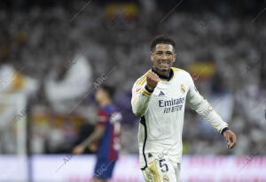 Partido de Liga disputado en el estadio Santiago Bernabéu entre el Real Madrid y...