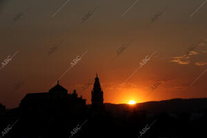 Puesta de sol con la mezquita catedral al Fondo