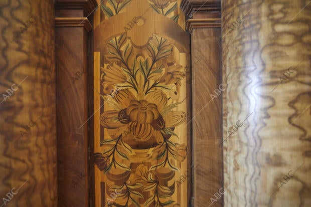 En la sala de Embajadores, se hayan dos puertas ricamente confeccionadas en 1567...