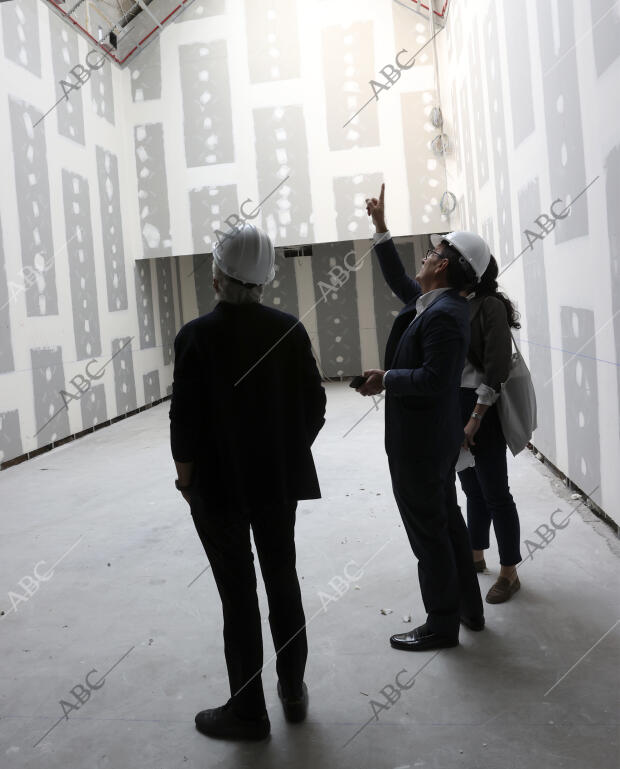 Visita a las obras con el director del Museo, Enrique Varela, y los arquitectos,...