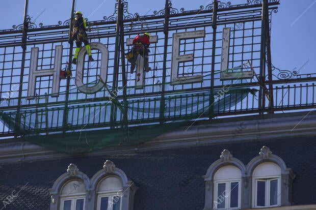 Cartel del Hotel Palace durante su reforma