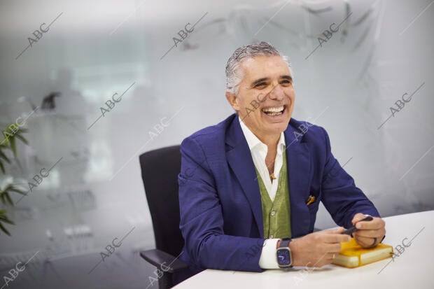 Retratos posados a Alfonso Castellano, empresario hotelero y experto en turismo