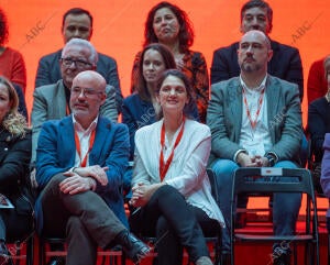 Pedro Sánchez y Óscar López clausuran el 15º Congreso Regional del Partido...