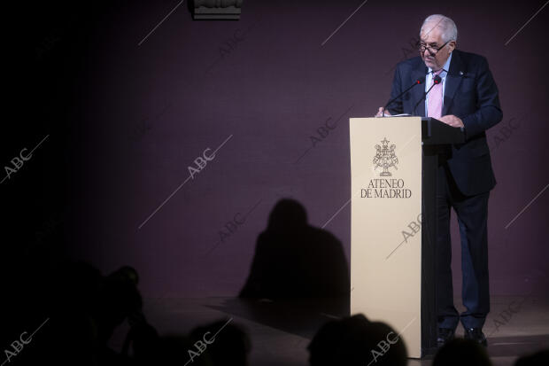 sayunos del ateneo con cándido Conde-Pumpido