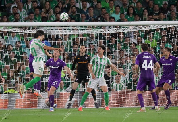 Semifinal de la Conference League disputado en el estadio Benito Villamarín...