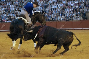 Corrida de toros celebrada en La Maestranza para los rejoneadores Rui Fernándes,...