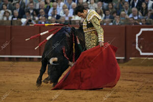 En la imagen, Tomás Rufo, de verde oliva y oro