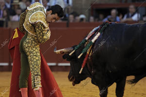En la imagen, Tomás Rufo, de verde oliva y oro