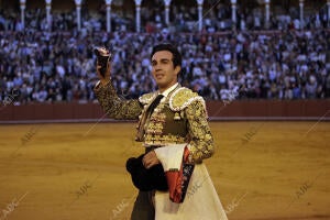 En la imagen, Tomás Rufo, de verde oliva y oro