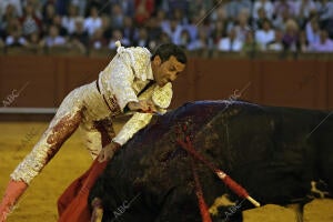En la imagen, David de Miranda, de blanco y plata