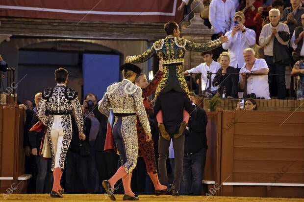 En la imagen, Pepe Moral, de verde esperanza y oro