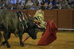 En la imagen, Esaú Fernández, de tabaco y oro