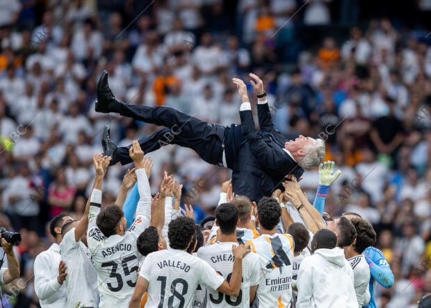 En la imagen despedida de Ancelotti y Modric Archivo ABC En la imagen despedida de Ancelotti y Modric Archivo ABC
