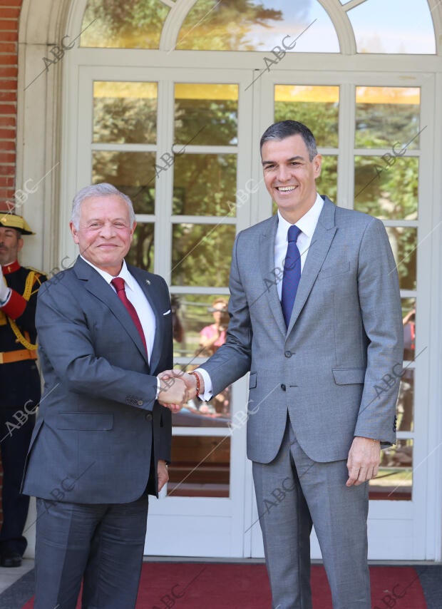 El presidente del Gobierno, Pedro Sánchez, recibe al Rey de Jordania Abdullah II...