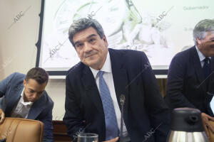 Comisión en el Congreso de los Diputados del Gobernador del Banco de España,...