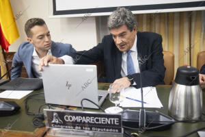 Comisión en el Congreso de los Diputados del Gobernador del Banco de España,...