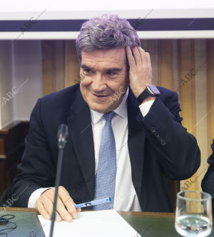 Comisión en el Congreso de los Diputados del Gobernador del Banco de España,...