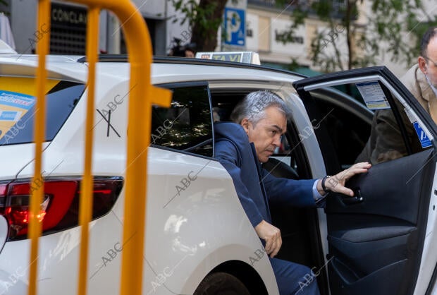 Santos Cerdán a su llegada al Tribunal Supremo, del que salió para entrar en la...