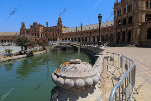 sperfectos en la Plaza de España, en especial en el azulejo de Almería