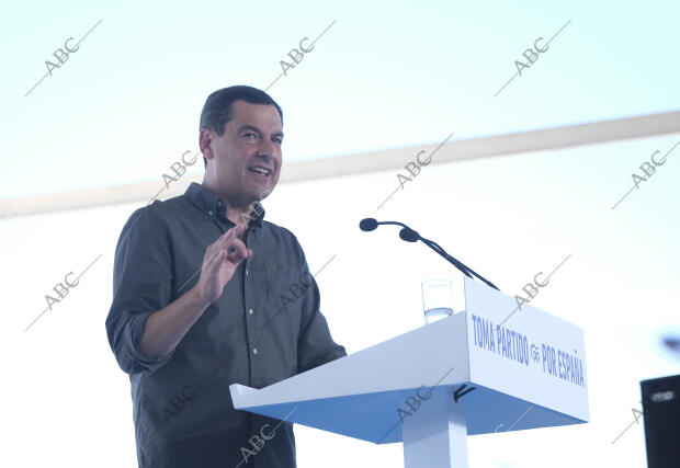 Feijóo y Juanma Moreno participan en el acto del inicio del curso político del...