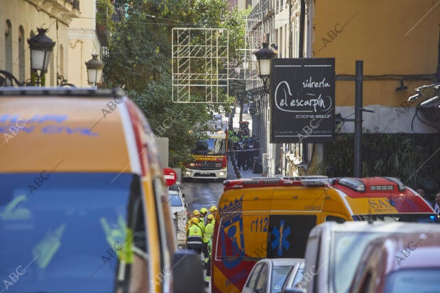 Un edificio en obras de rehabilitación se ha derrumbado provocando varios...
